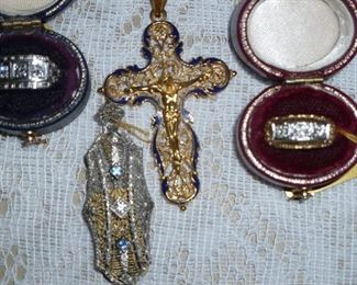 Antique jewelry in 14K and 18K.