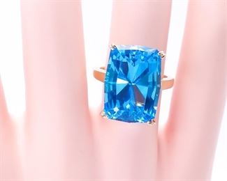 Breathtaking 19+ Blue Topaz Estate Ring in 14k Yellow Gold