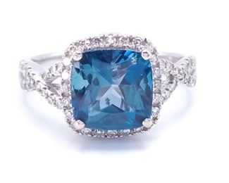 Breathtaking Sapphire and Diamond Estate Ring in White Gold