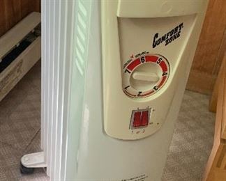 #73.                 $15
Comfort Zone Electric Heater
