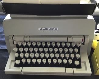 Olivetti Type Writer 