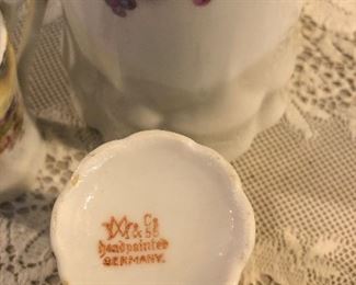 Stamp, bottom of cup.