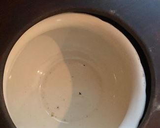 Detail porcelain chamber pot 