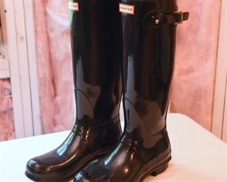 ITEM 100: Nearly New Hunter Original Tall Boots, Gloss Black, Size M8/W9  $70