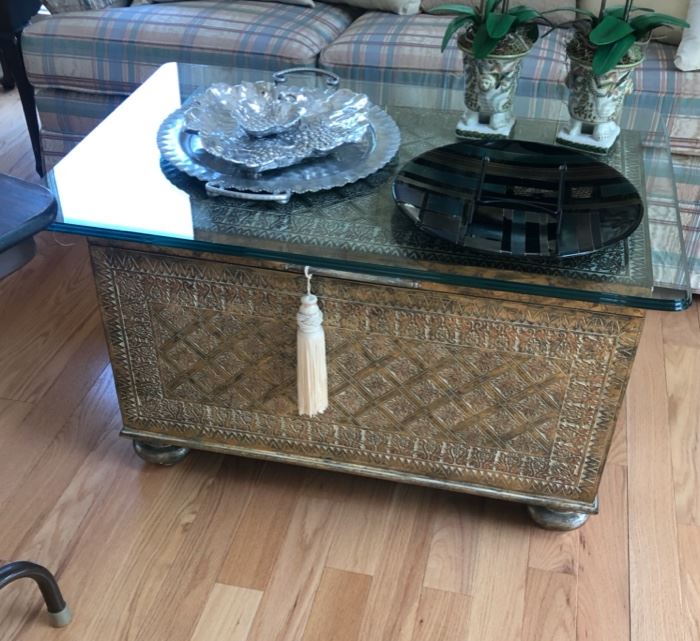 https://caitsonline.com/collections/fawn-creek-orland-park/products/trunk-table-with-glass-top