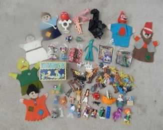 #119 - $25 - Vintage Toy Collection - What you see is what you get: hand puppets, plastic zoo animals, fast food toys, OLD Marx hand puppet