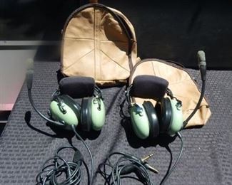 #122 - $40 - (2) Sets of Headphones