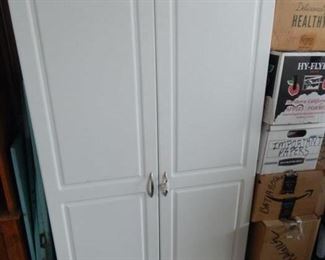 #173 - $5 - Garage Cabinet