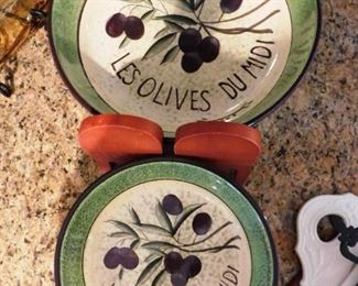 $40.  SUSAN WINGET LARGE SALAD BOWL, WOODEN TONGS AND 4 SALAD BOWLS.   Email us or call 512-954-3050 to buy it now or make an offer.