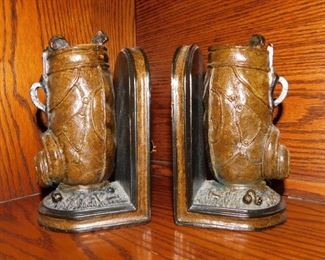 $35.  CUTE LITTLE GOLF BAG STYLED BOOKENDS.  Email us or call 512-954-3050 to buy it now or make an offer.