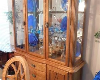 $750,  BEAUTIFUL DISPLAY CABINET THAT MATCHES WITH TABLE.   Email us or call 512-954-3050 to buy it now or make an offer.