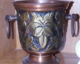 $25. LARGE DECORATIVE COPPER POT.  Email us or call 512-954-3050  to buy it now or make an offer.
