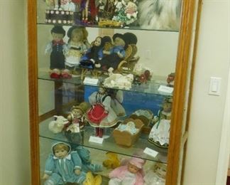 $300.  VERY NICE SLIDING DOOR DISPLAY CASE