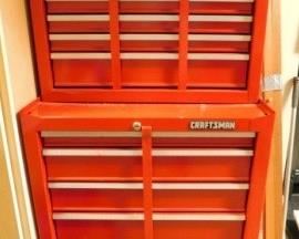 $150.  CRAFTSMAN DOUBLE DECKER TOOL BOX.  HAS KEY FOR THE BOTTOM SECTION.  WILL NEED TO BUY ONE FOR THE TOP.