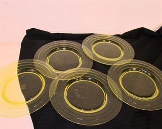 Auction #8 ... Vaseline glass plates in 8" and 11" sizes .. collection of 5 plates