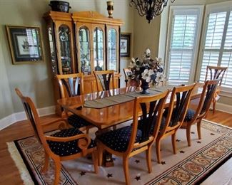 Thomasville French Style Dining Table and eight chairs