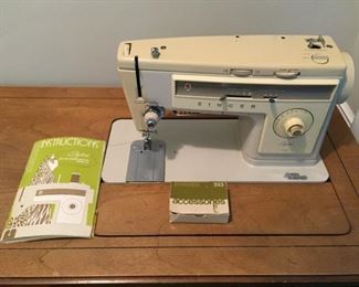 Singer Stylist 513 Sewing Machine in Cabinet