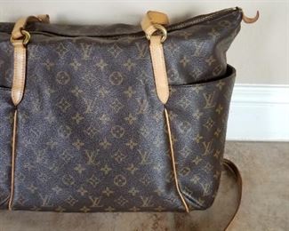 Louis Vuitton tote with broken strap - could easily be repaired
