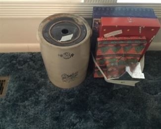 Crock with dasher lid