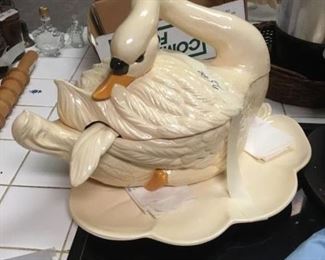 Duck gravy boat with underplate