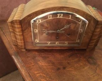 Mantle chime clock