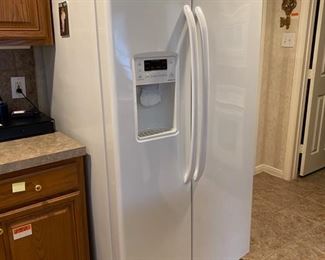 GE Refrigerator 