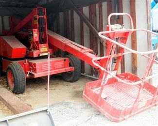 Snorklift Model Uno-33E Articulating Boom Lift, Serial 0627010596, 500 Pound Capacity, Platform Height 32 Feet