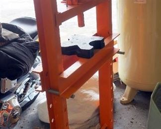 Central Hydraulics 20 Ton Shop Press, Model 32879, Includes Operating Instructions