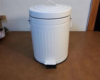 White 5 Liter Trash Bin