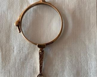 Gold magnifier