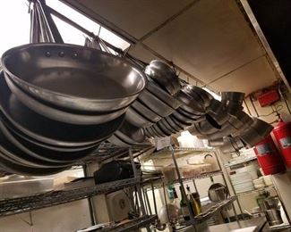 STAINLESS COOKING POTS & PANS