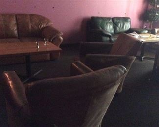 LEATHER LOVESEAT/LOUNGE CHAIRS