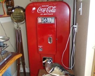 6 cent Curve Top Coke Machine - Duck mounts