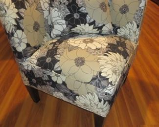  Floral Print Broyhill Corner Chair w/ accent Pillow

