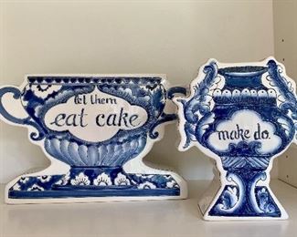 $40 Set of 2 Ceramic vases/planters. 6.5"H