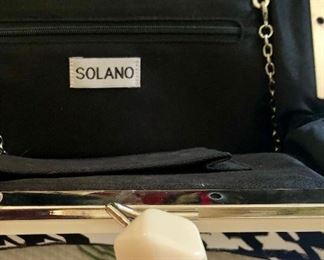Detail: Solano clutch