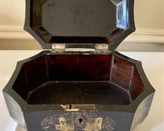 Vintage wood, lacquer tea caddy - Open