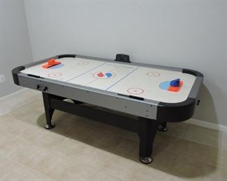 Air hockey table electric