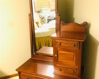 Chevale/Hat Box Mirrored Dresser 