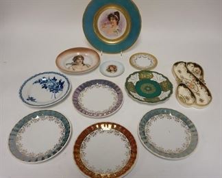 1006	TABLE LOT OF ASSORTED DECORATIVE DISHES

