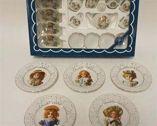 1016	HUMMEL GERMAN CHILDS TEA SET IN BOX AND 5 WEST GERMAN DOLL PLATES

