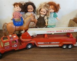 1029	LOT NYLINT FIRE TRUCK, TOY HORSE, AND FOUR DOLLS
