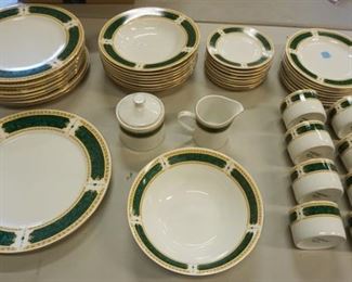 1031	44 PC DINNERWARE SERVICE FOR 8, FABERWARE EMERALD GREEN
