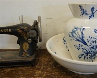 1032	LOT WATER BOWL AND PITCHER AND SINGER SEWING MACHINE
