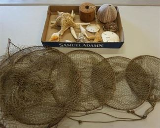 1042	LOT FISHING NET AND COLLECTION OF SHELLS

