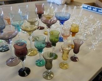 1048	LOT OF ASSORTED CLEAR AND COLORED WINES AND CORDIALS
