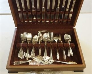 1067	COMMUNITY PLATE FLATWARE SET
