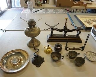 1075	LOT, SCALE BASE, WEIGHTS, RAYO LAMP AND ASSORTED METAL ITEMS
