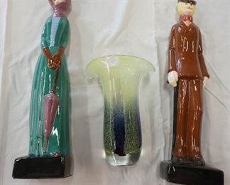 1086	LOT OF POTTERY FIGURES & ART GLASS VASE
