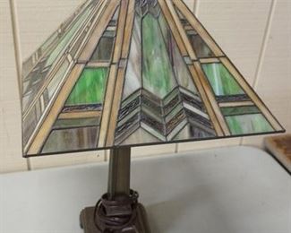 1091	CONTEMPORARY LEADED GLASS LAMP
